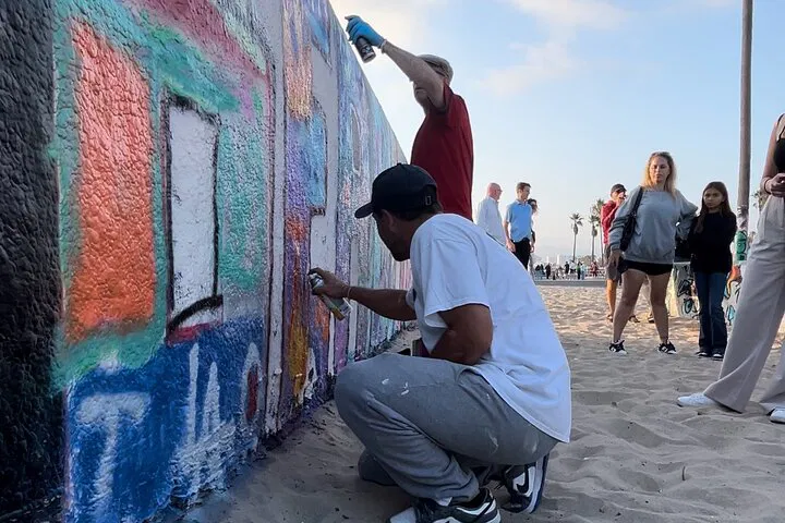 Venice Art Walls: Spray Paint & Graffiti Unleashed!