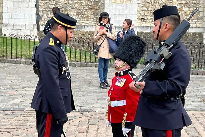 Uncover Royal Secrets: Tower of London Guided History Tour with Crown Jewels