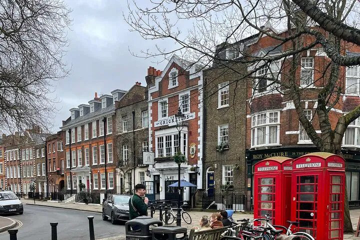 Believe! Ted Lasso's London Taxi Tour: A Whimsical Ride Through Richmond
