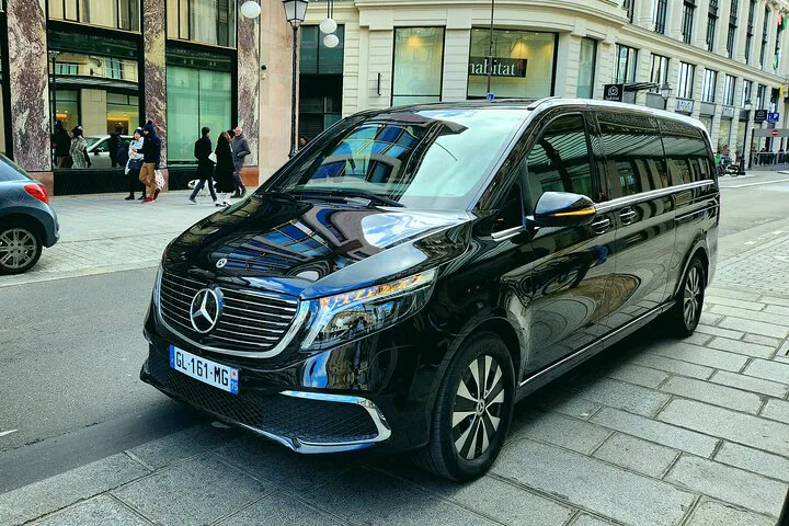 Luxury Paris Airport Transfer: CDG to City Center