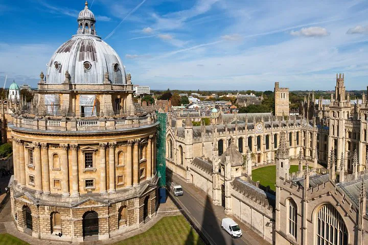 Discover Oxford's Charm: A Personalized Walking Adventure
