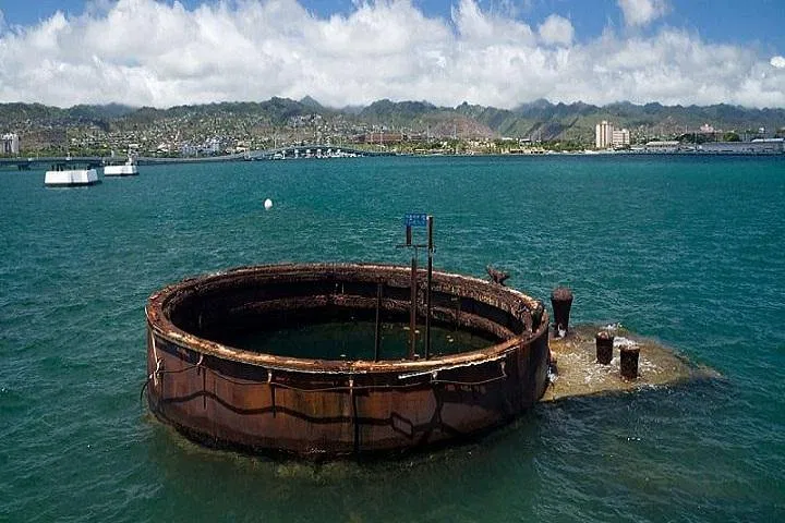 Oahu's History & Beauty: Pearl Harbor & Island Circle Tour from Kauai