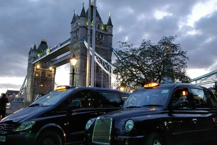 Light Up London: A Dazzling Black Cab Night Tour of Illuminated River