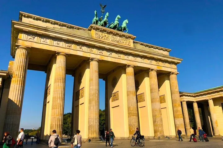 Berlin City Center History Tour: Exclusive Guided Walk
