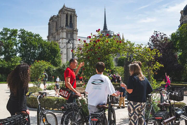 Paris E-Bike Adventure: Unveiling Monumental & Hidden Gems