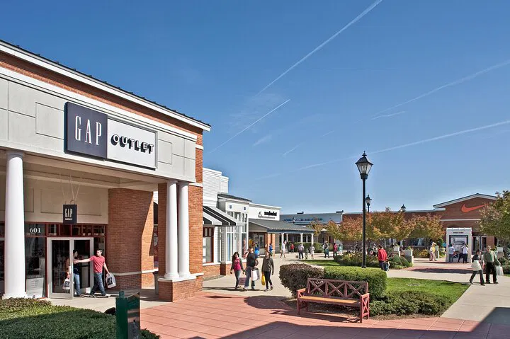 Luxury Shopping Escape: Private Tour to Leesburg Premium Outlets
