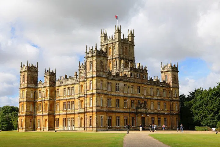 Downton Abbey Private Tour: Bampton, Farm & Castle