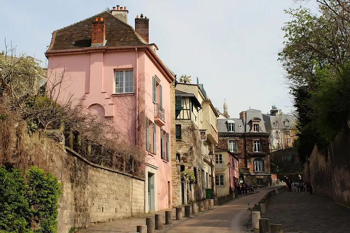 Uncover the Charms of Montmartre: A Guided Parisian Adventure