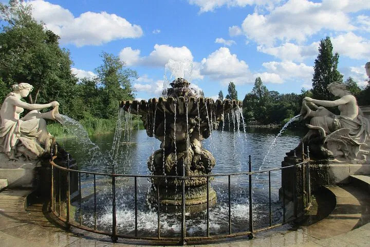 Royal Tales: Kensington & Hyde Park Self-Guided Mobile Adventure