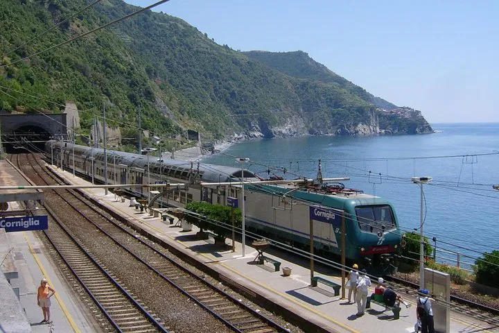 Cinque Terre Unveiled: A Perfumed Wine & Coastal Rail Adventure