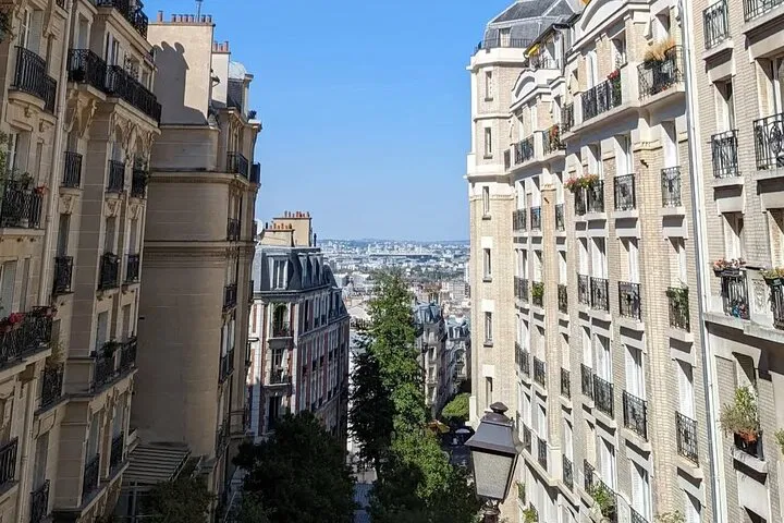 Unveiling Montmartre's Secrets: A Sacré-Cœur Basilica Walking Tour