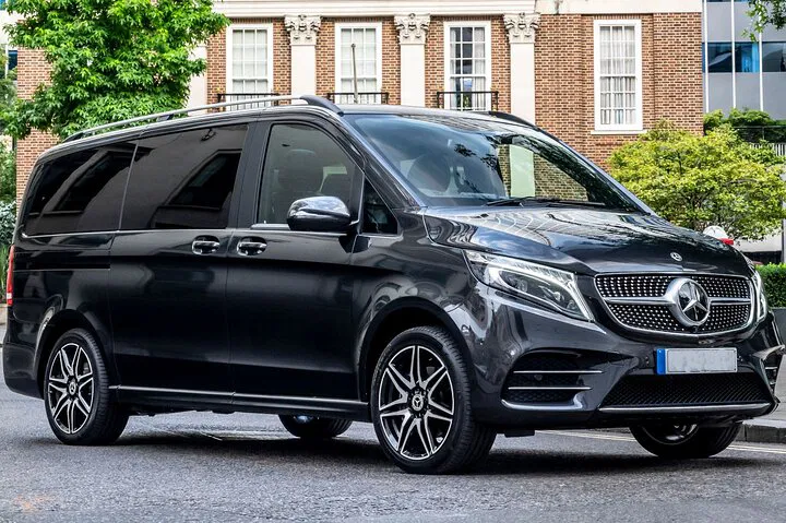 Stress-Free Dublin Airport Transfer: Private Van or Minibus to City Center