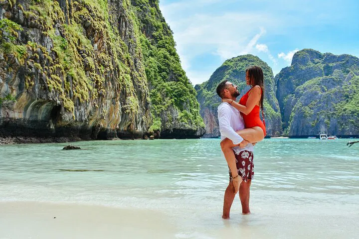 Discover Paradise: Phi Phi & Bamboo Islands Speedboat Adventure from Phuket
