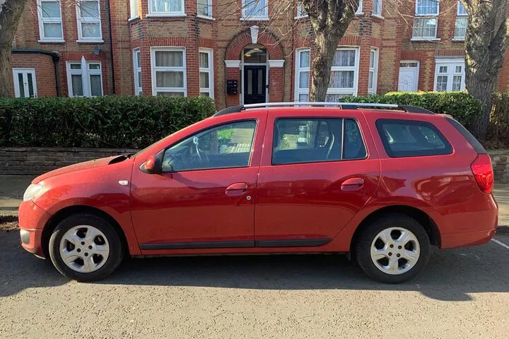 Effortless London Arrival: Heathrow Taxi Transfer with Meet & Greet