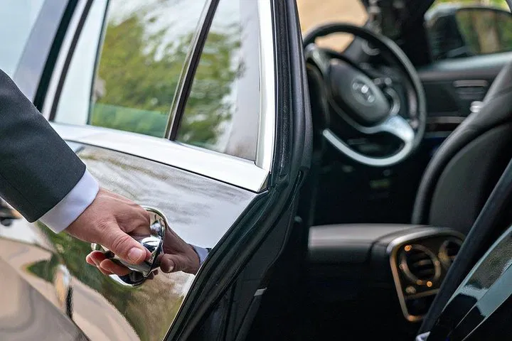 Berlin Luxury: Private Car & Driver for Ultimate City Exploration