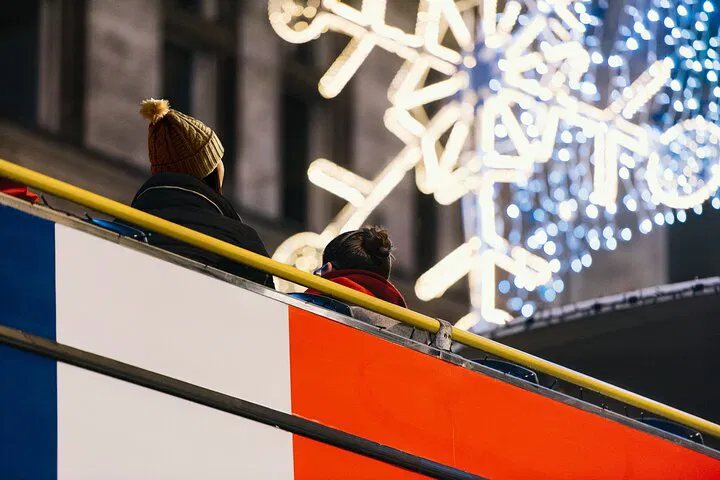 London's Twinkling Christmas Lights: An Enchanting Tootbus Tour