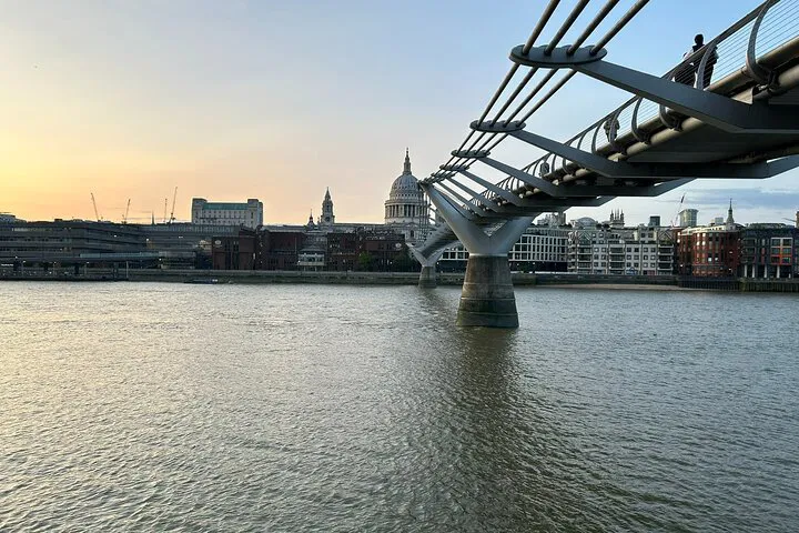 London Twilight Tour: Thames Lights & Hidden Legends