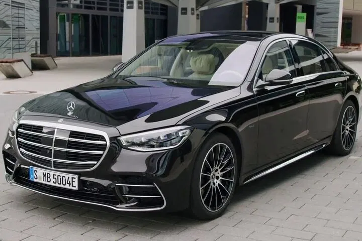 Stress-Free Edinburgh Airport Transfer: Luxury Private Car to Glasgow