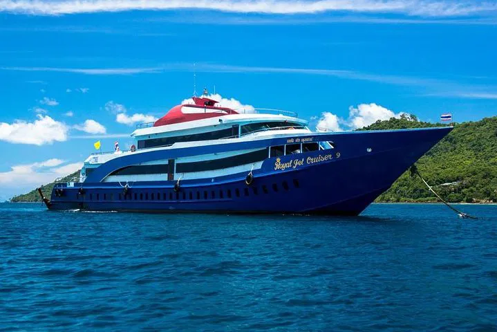 Luxury Phi Phi Islands Cruise: Discover Paradise in First Class