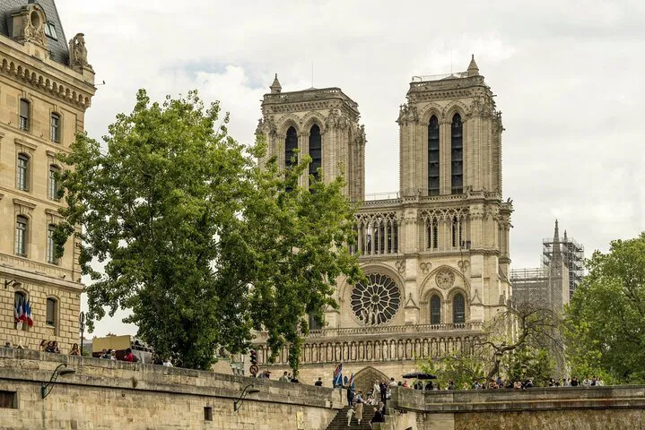 Unveiling Paris's Heart: Ile de la Cité History Tour & Crypt Exploration