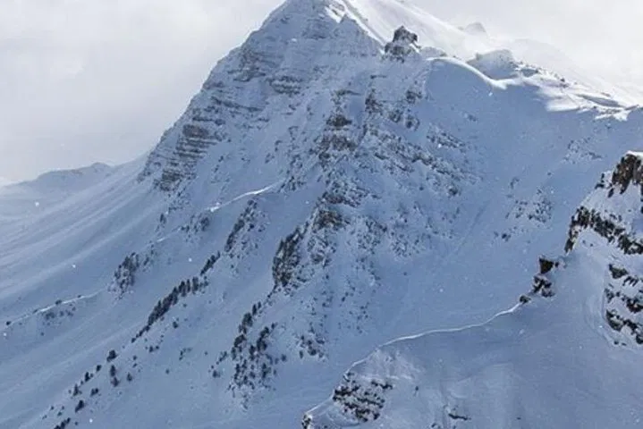 Southern Alps Winter Adventure: Private Chauffeur & Tailored Routes!