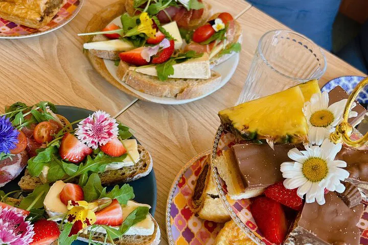 Edinburgh's Quaint Scottish Afternoon Tea: A Unique Culinary Journey