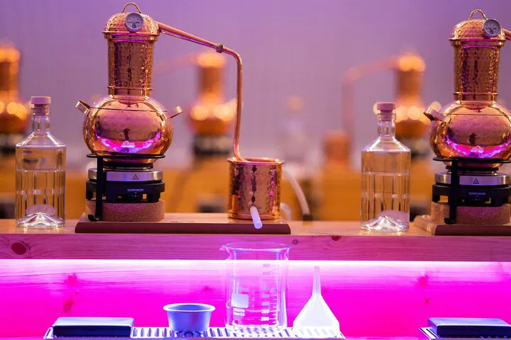 Aberdeen Distillery Tour: Uncover Gin Heritage & Master Distilling!