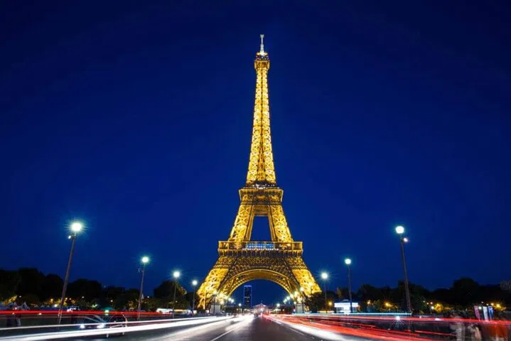 Discover Paris's Hidden Gems: An Unforgettable Private Walking & Metro Tour