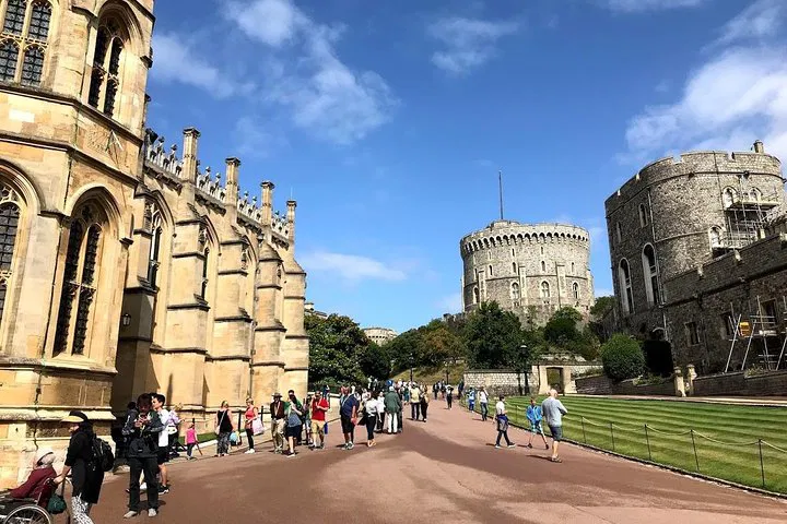 Royal Majesty: Windsor Castle & Hampton Court Palace Unveiled