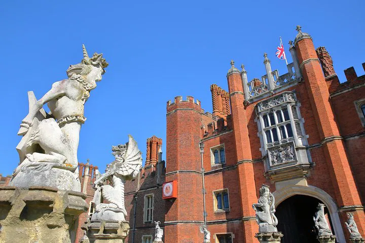 Hampton Court Palace: Private Luxury Car Tour