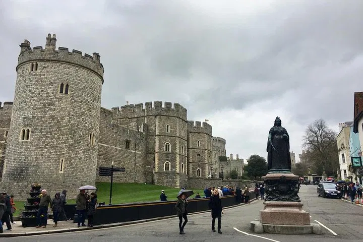Royal Arrival: Heathrow to Bath via Windsor Castle Private Tour
