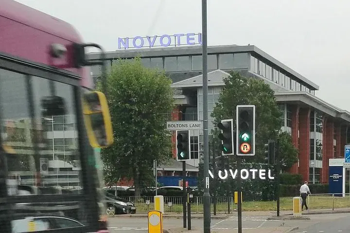 Stonehenge & Salisbury: A Luxurious Heathrow Layover Escape