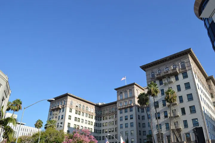 Rodeo Drive Audio Adventure: Explore Iconic Beverly Hills in Style!