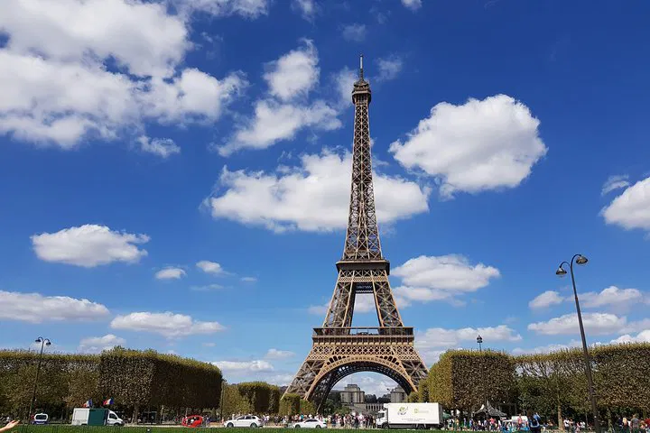 Paris Photo Tour: Capture the City's Charm in 2 Hours!