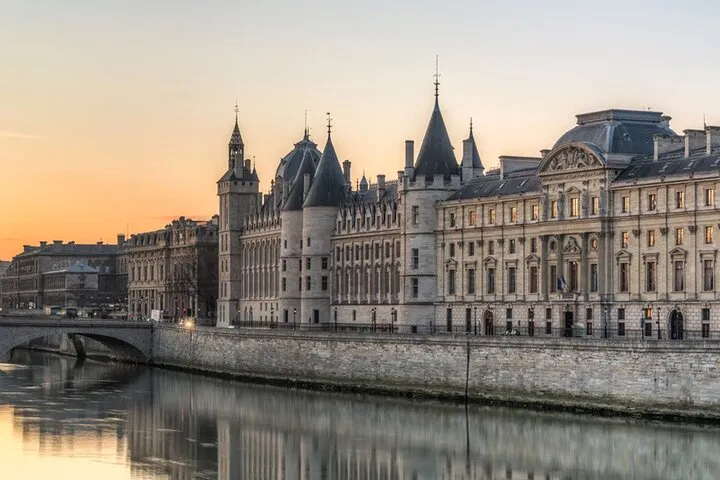 Île de la Cité Family Escape: A Historical Quest for All Ages!