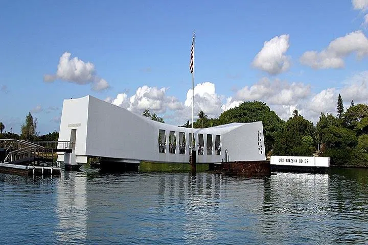 Oahu Adventure: Pearl Harbor & Island Tour from the Big Island