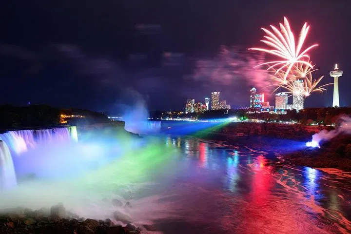 Niagara Falls Adventure: Boat Cruise, Dinner & Dazzling Fireworks!