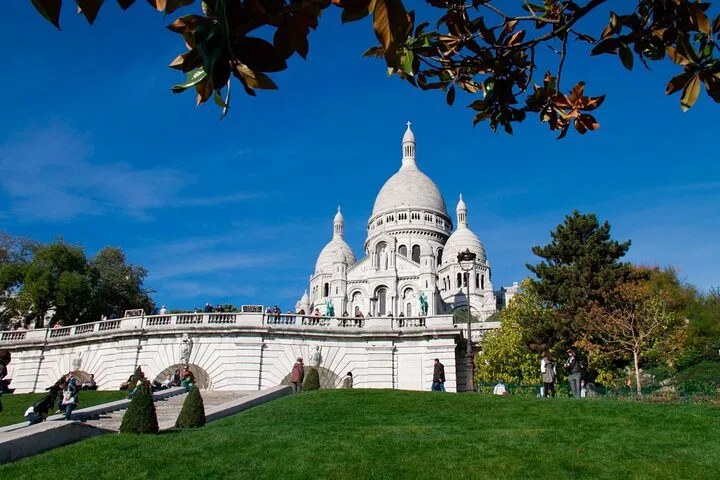 Uncover Montmartre's Secrets: A Personalized Paris Audio Tour