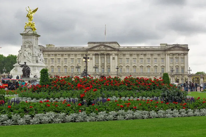 Discover London's West Side & Tower Secrets: A Full-Day Historical Adventure