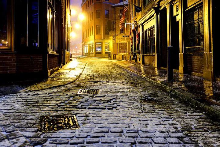Boston Haunted Pub Crawl: Ghosts & Brews