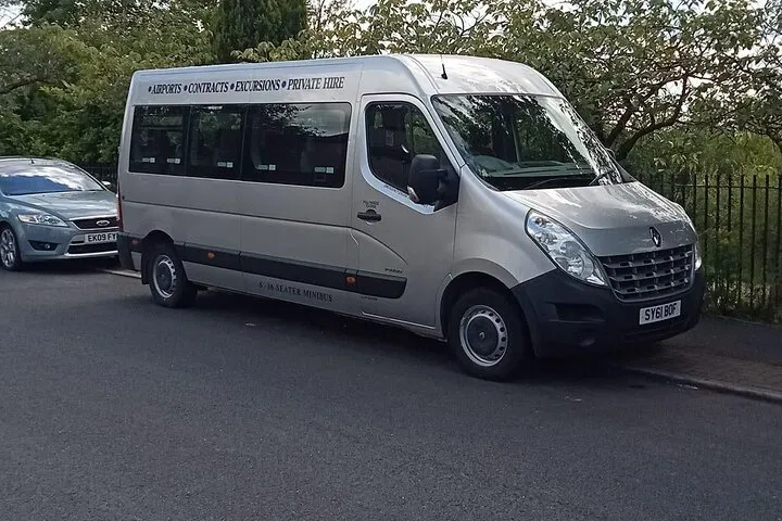 Cotswolds Escape: Luxurious Mini-Bus Day Trip from London