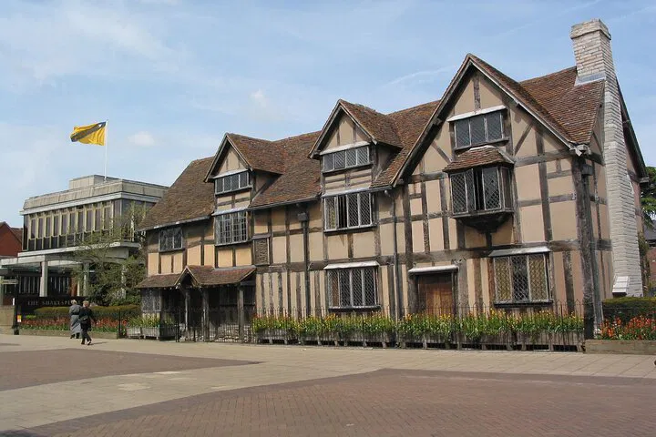 Unveiling Oxford, Cotswolds & Shakespeare's Legacy: A Private Day Tour from London