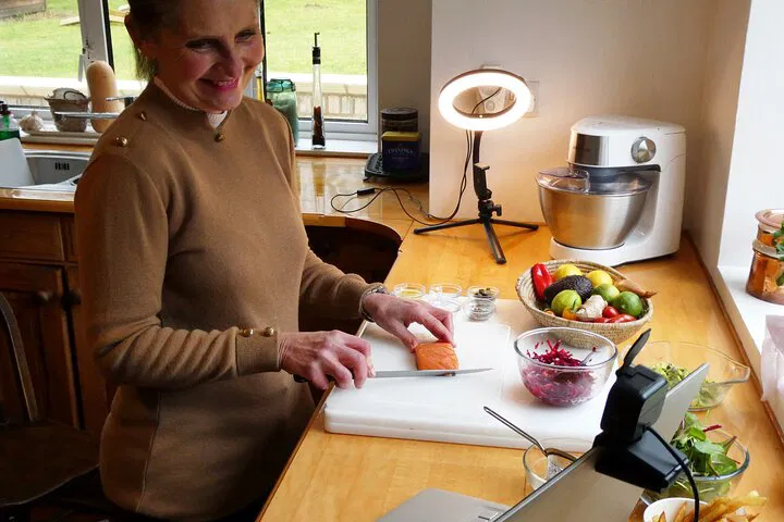 Master the Art of Salmon Tartare: A Quick French Cooking Class!
