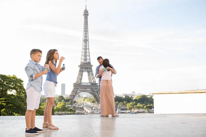 Eiffel Tower Photoshoot: Capture Your Parisian Memories