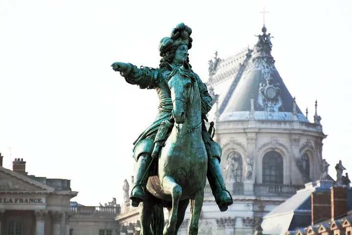 Paris Vintage Car Tour: Versailles & Hotel Transfers