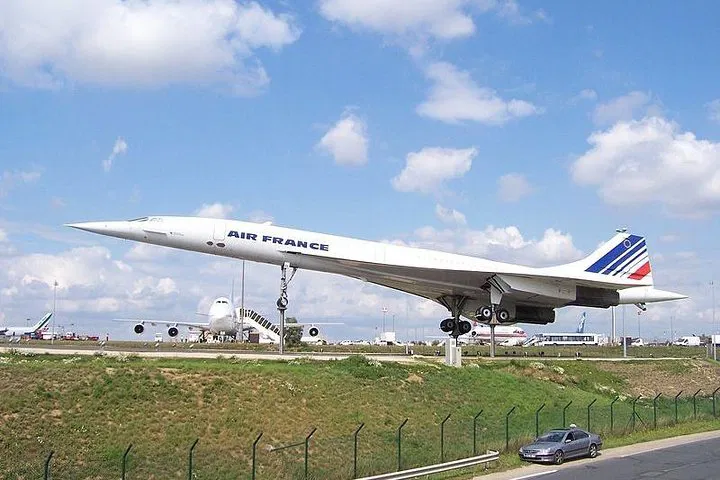 Seamless Paris Arrival: Private Van Transfer from CDG Airport