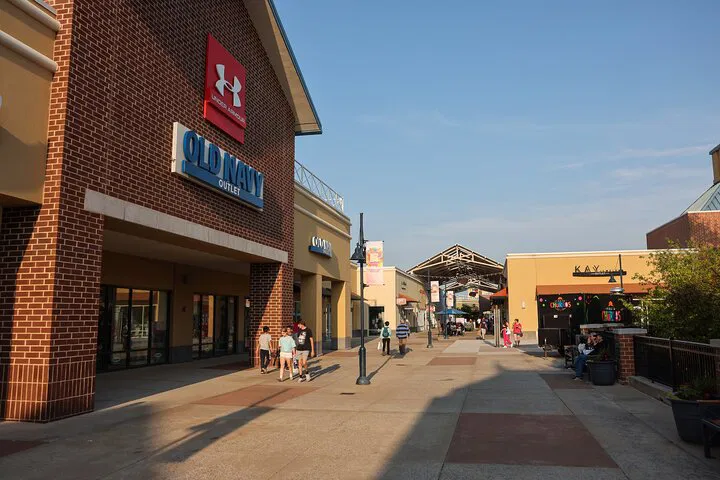 Luxury Outlet Shopping: Private Philadelphia Roundtrip