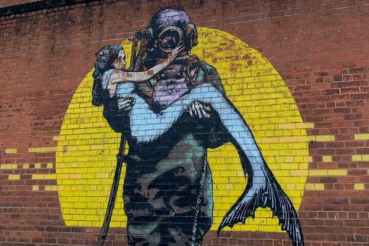 Uncover Belfast's Haunted History: A Thrilling Exploration Game & Tour