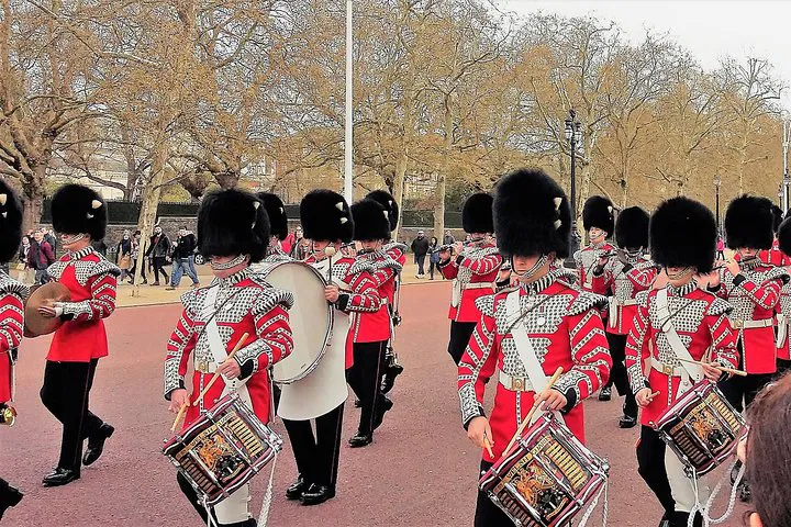 Uncover London's Gems: An Exclusive Taxi Tour Adventure