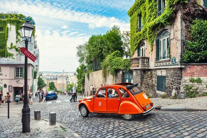 Moulin Rouge & Montmartre: Unveiling Paris' Bohemian Heart